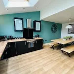 Barn Near With Hot Tub - Perfect For Groups And Families 別荘