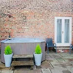 Barn Near With Hot Tub - Perfect For Groups And Families 別荘 *