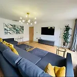 Barn Near With Hot Tub - Perfect For Groups And Families * ヨーク