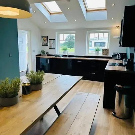 Barn Near With Hot Tub - Perfect For Groups And Families