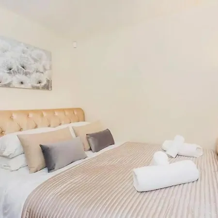 Barn Near With Hot Tub - Perfect For Groups And Families York