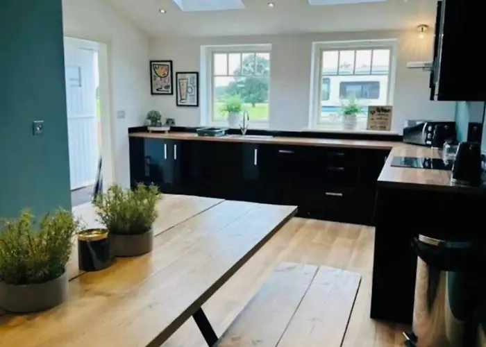 Barn Near With Hot Tub - Perfect For Groups And Families