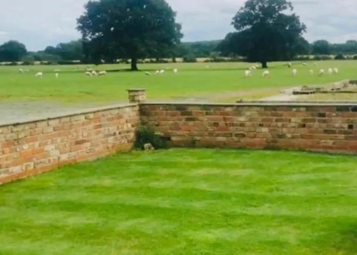 Semesterbostad Barn Near With Hot Tub - Perfect For Groups And Families York