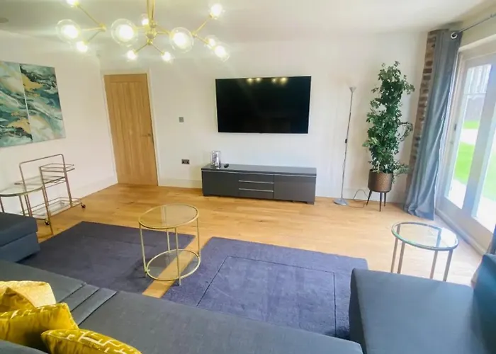 Semesterbostad Barn Near With Hot Tub - Perfect For Groups And Families